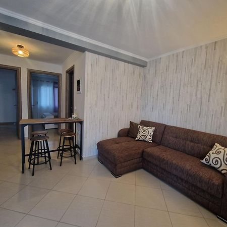 Iro Apartments Néa Péramos Buitenkant foto