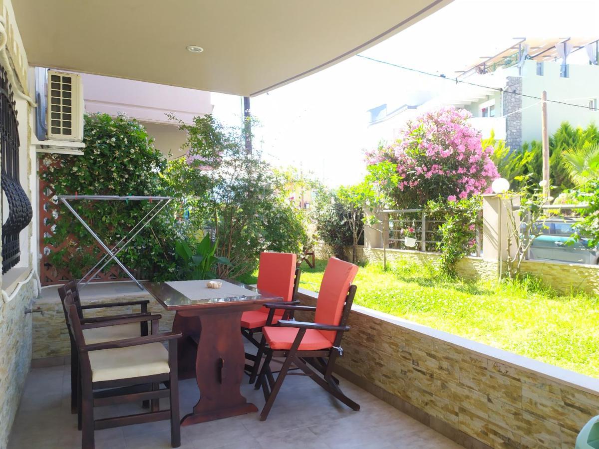 Iro Apartments Néa Péramos Buitenkant foto