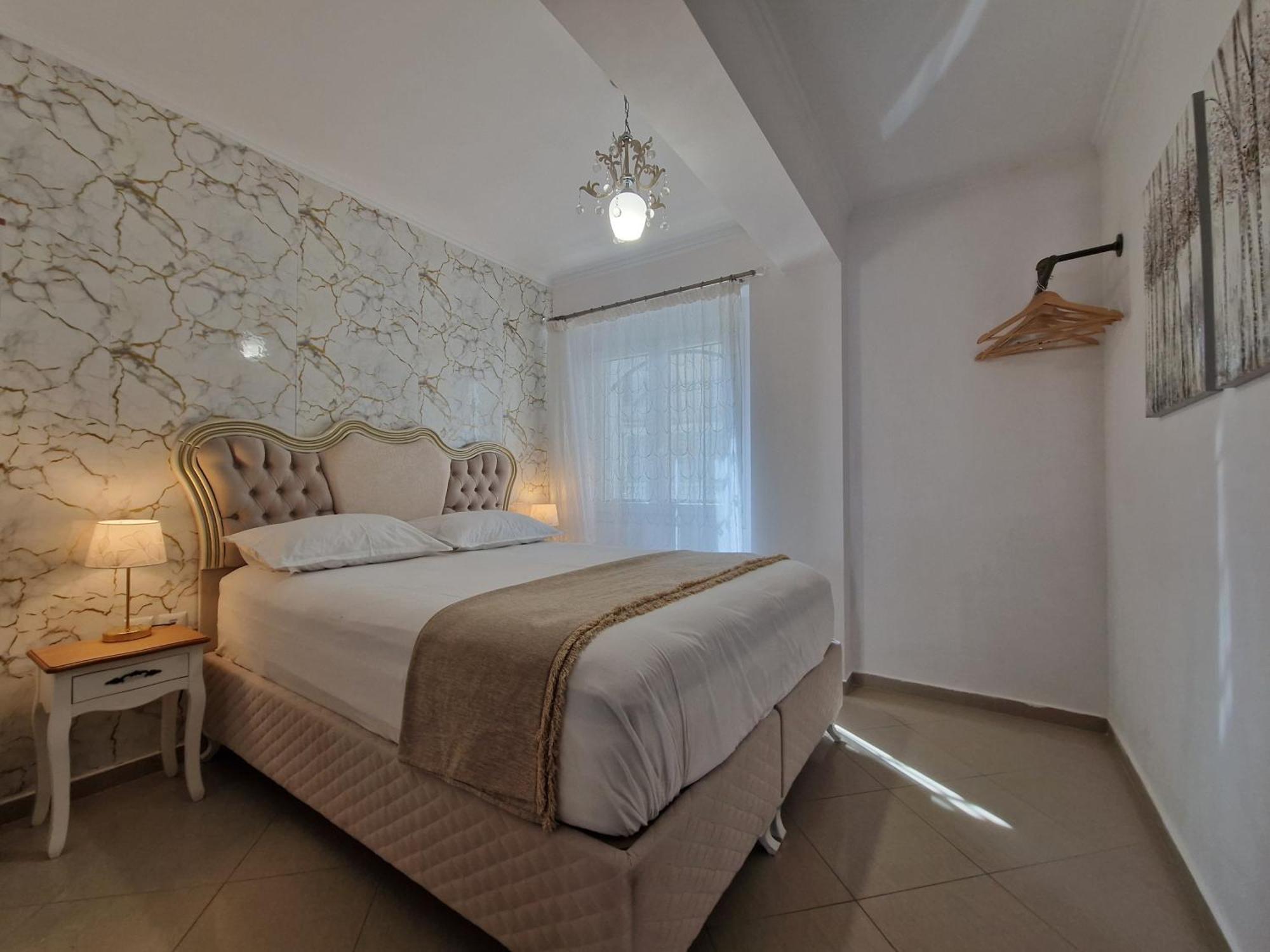 Iro Apartments Néa Péramos Buitenkant foto