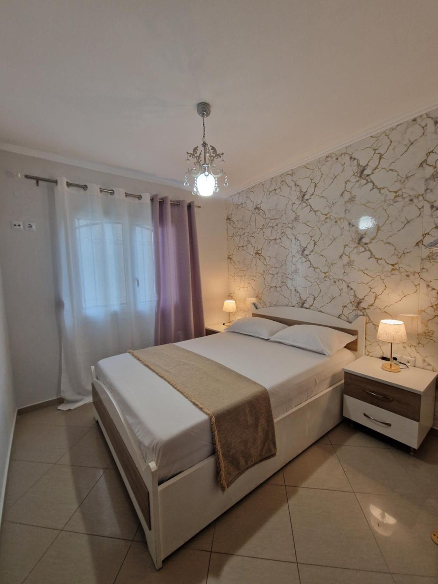 Iro Apartments Néa Péramos Buitenkant foto