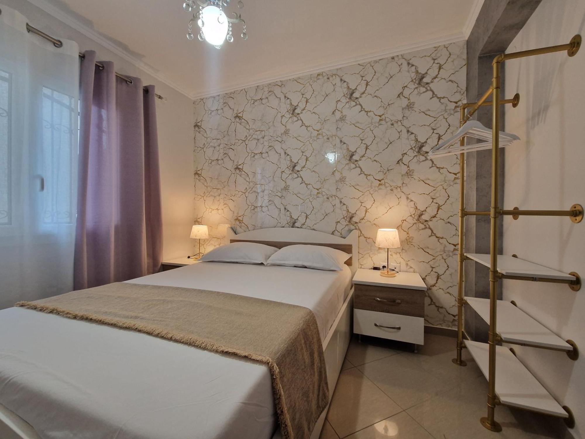 Iro Apartments Néa Péramos Buitenkant foto
