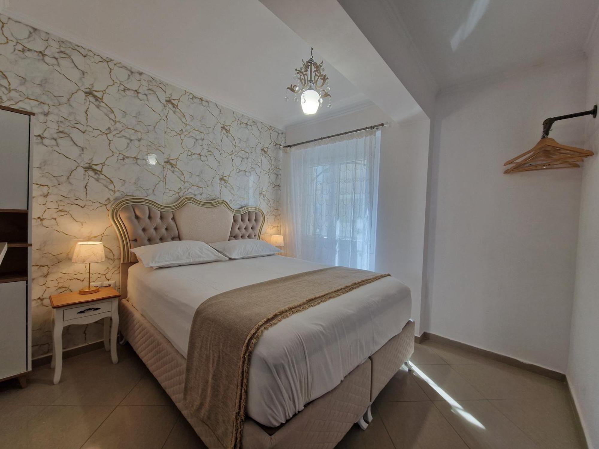 Iro Apartments Néa Péramos Buitenkant foto