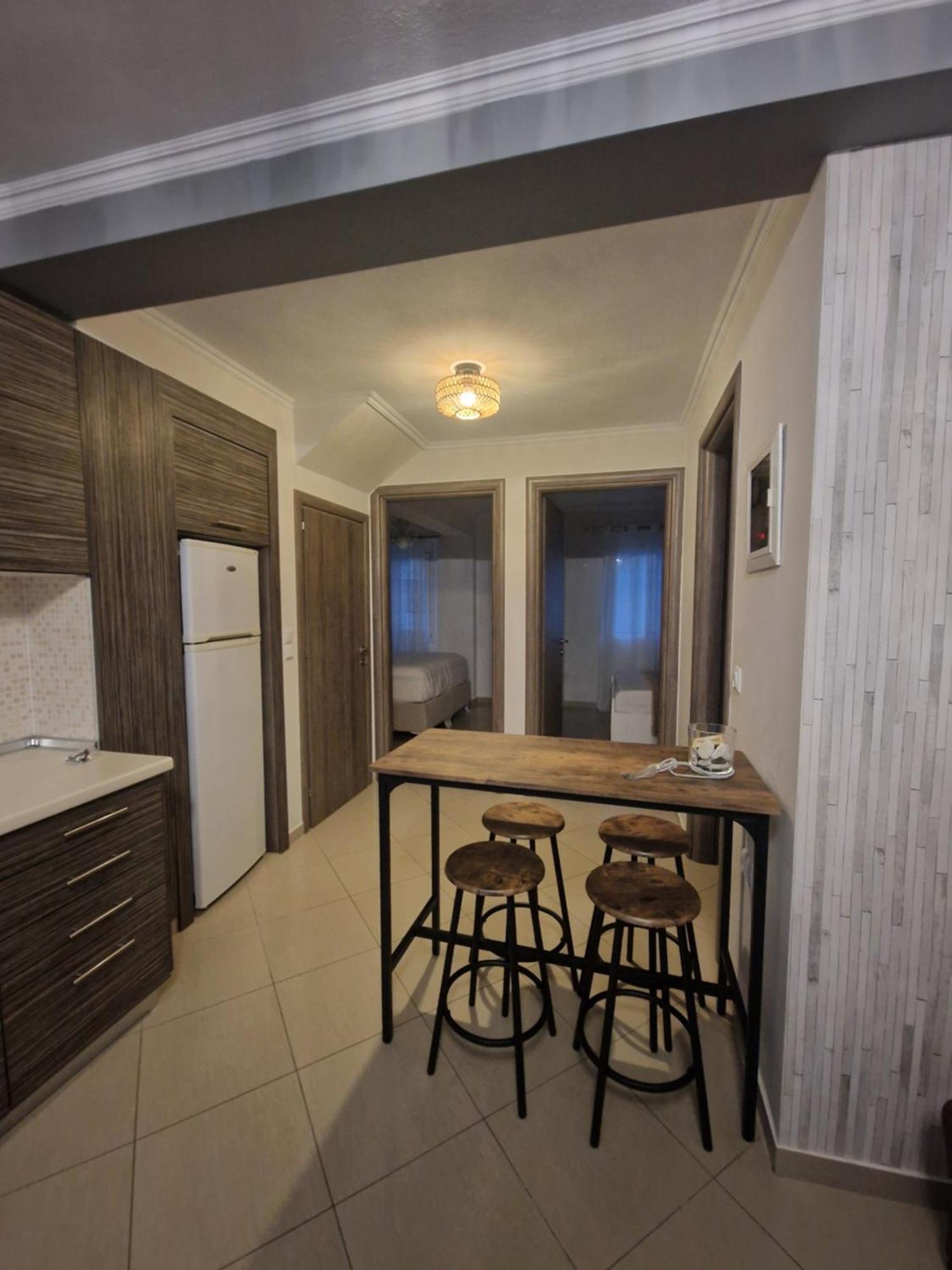 Iro Apartments Néa Péramos Buitenkant foto
