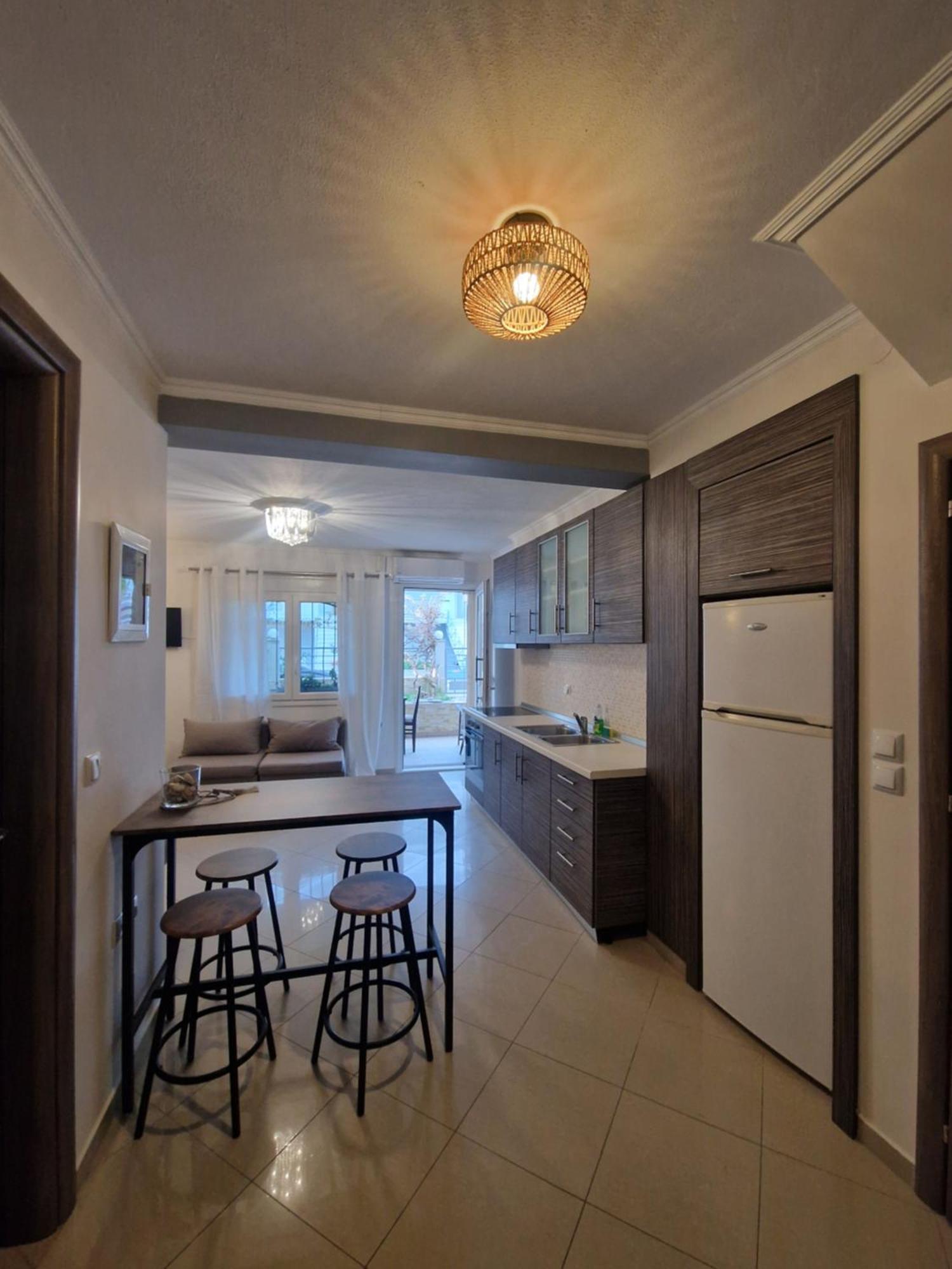 Iro Apartments Néa Péramos Buitenkant foto