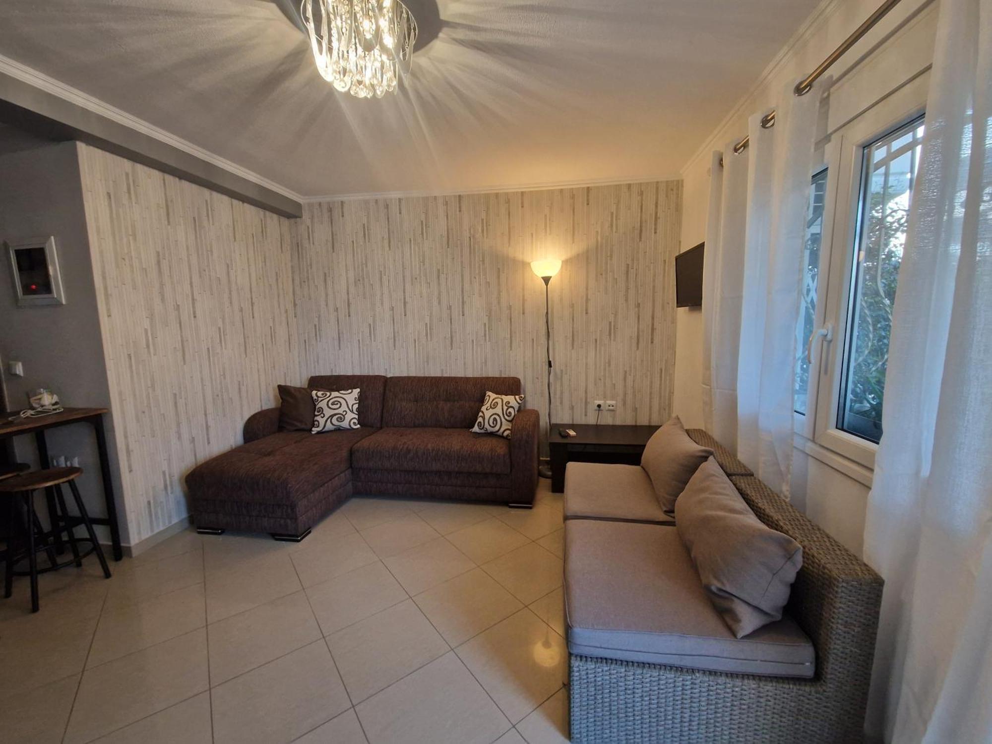 Iro Apartments Néa Péramos Buitenkant foto